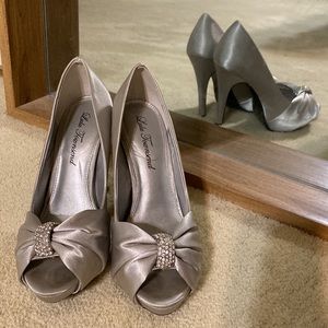 Silver bedazzled Lulu Townsend heels, size 6